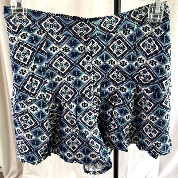 Hollister 2 piece shorts and top set - Picture 3 of 6